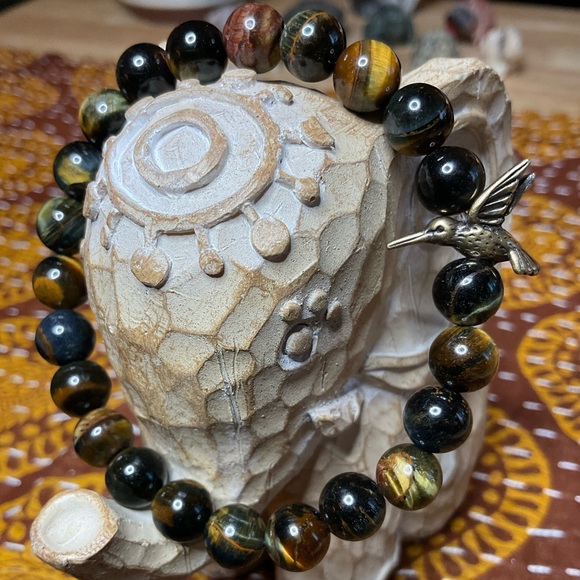 Hawkeye Tigers Eye (8mm)with Bronze Hummingbird 🐦⬛ - Picture 1 of 6